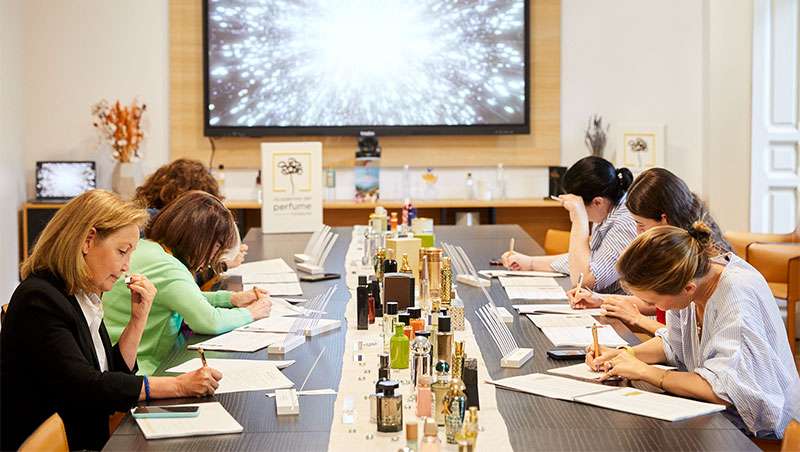 Se desvelan los perfumes 'top' de los XVII Premios Academia del Perfume 2024:  el Jurado de la Prensa destaca la creatividad y sostenibilidad